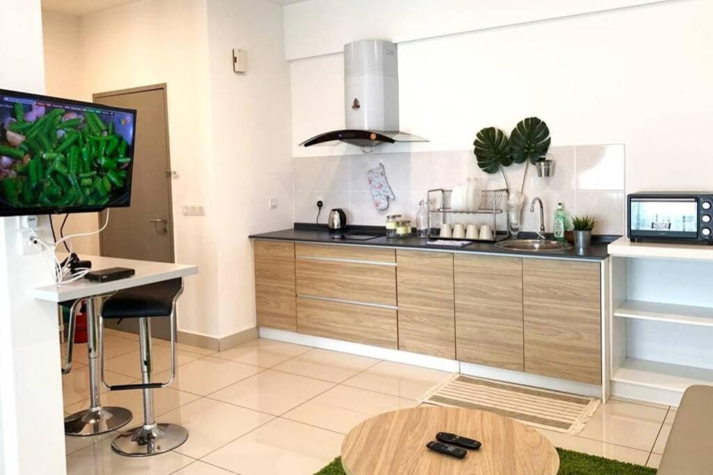 Zy @ Evo Soho Astro Wifi Netflix Apartment
